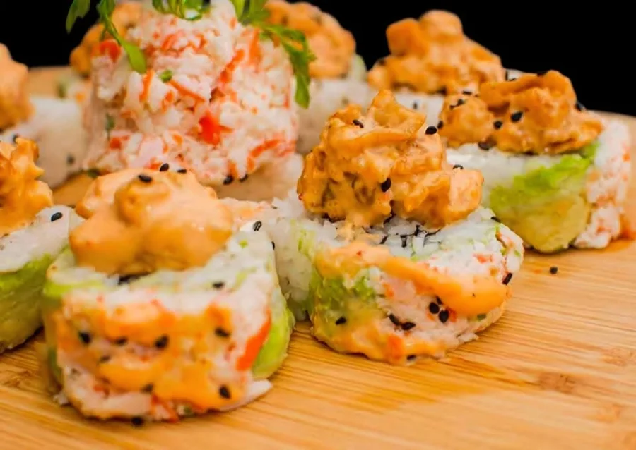 Rollos frescos con topping cremoso